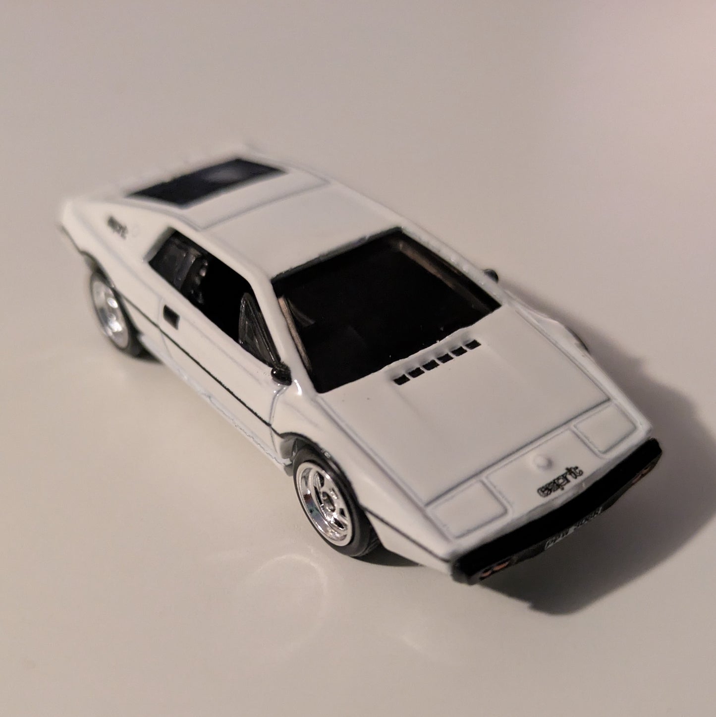Lotus Esprit S1 (White) - The Spy Who Loved Me - Hot Wheels Premium (2020)