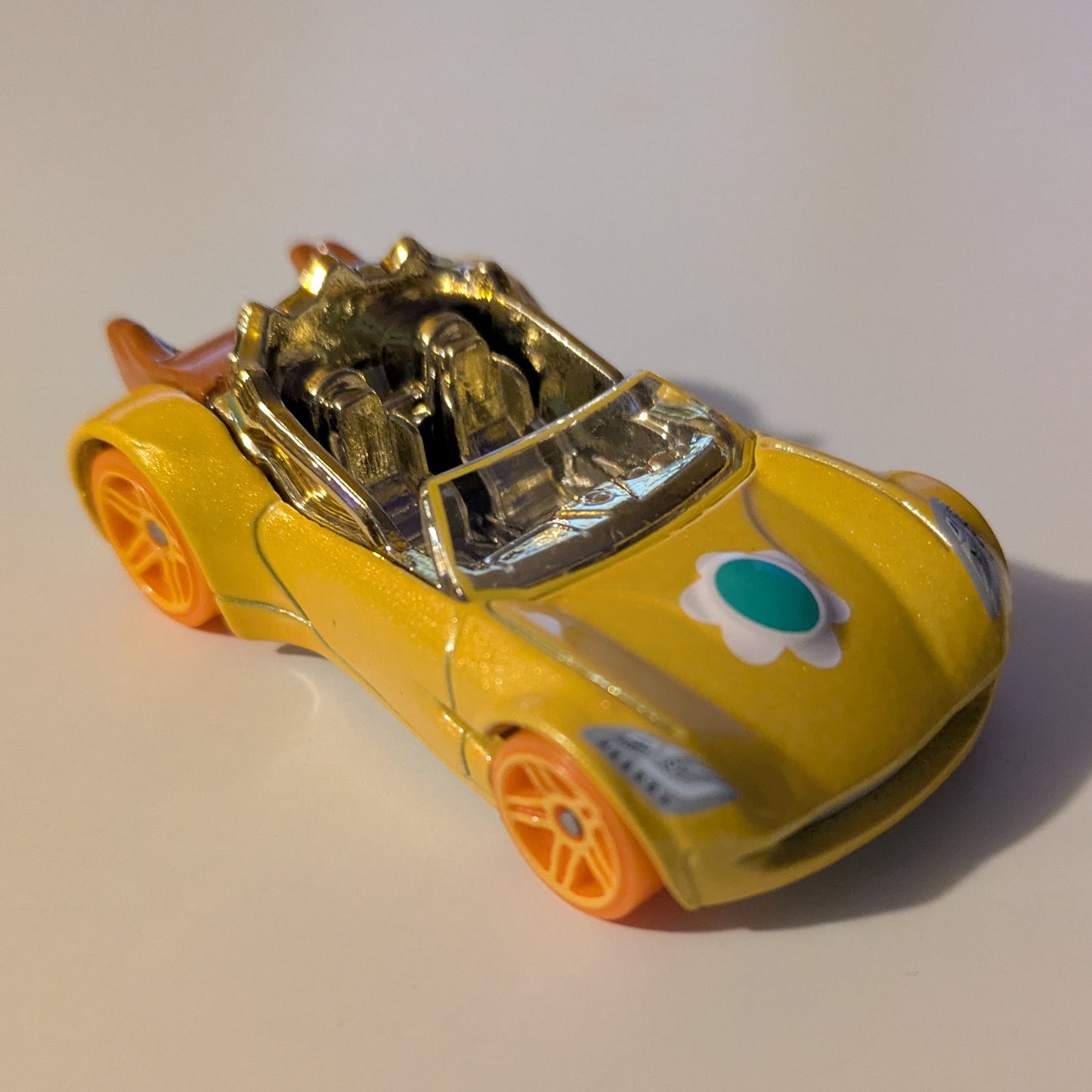 Princess Daisy - Super Mario Character Cars - Hot Wheels Gaming (2021)
