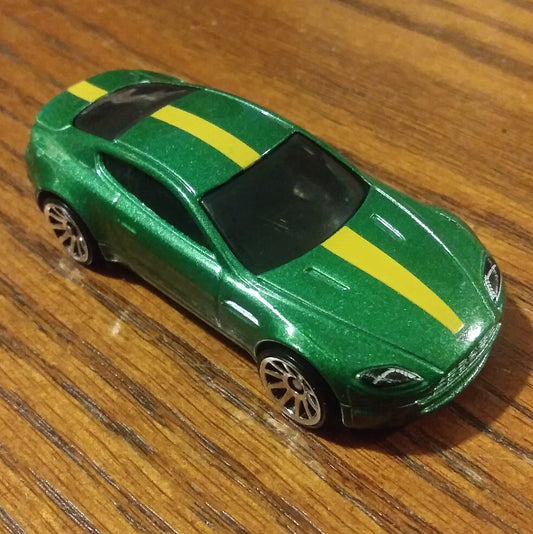 Aston Martin V8 Vantage (Metalflake Green) - HW Exotics - Hot Wheels Basic Loose (2021)