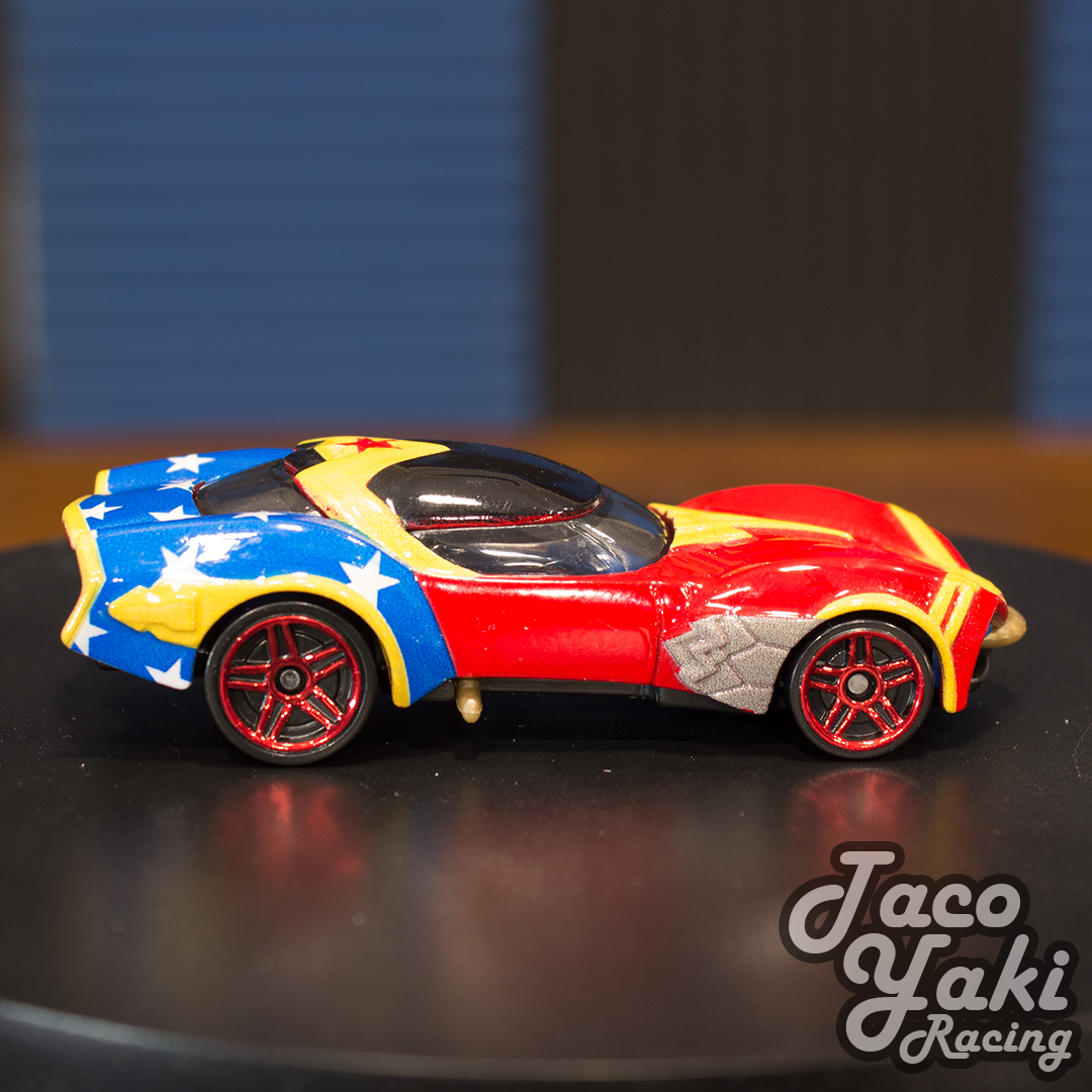 Wonder Woman - DC Universe Action Feature Character Cars - Hot Wheels Loose (2021)