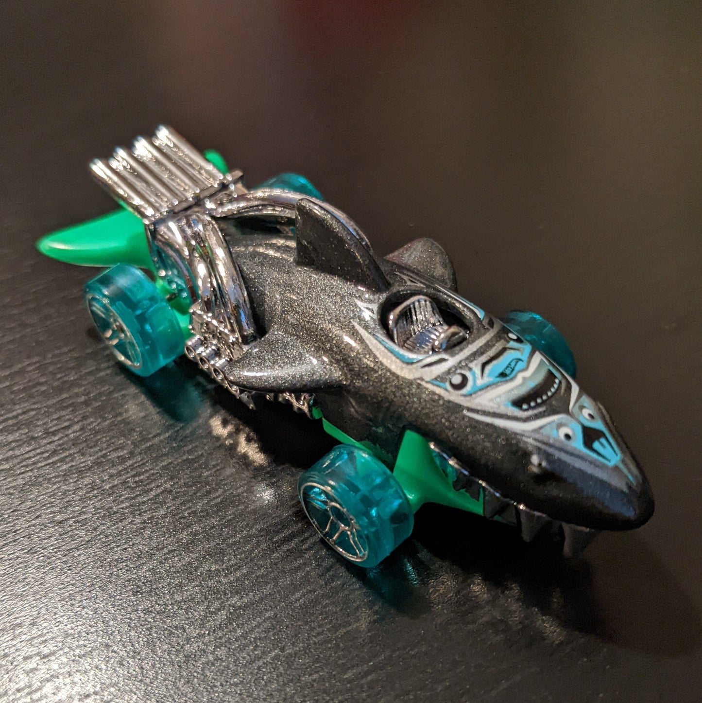 Sharkruiser (Metalflake Dark Gray) - Multipack Exclusive - Hot Wheels Basic Loose (2022)